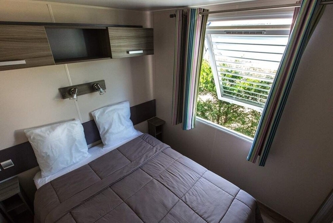 Imagen de la habitación del Hotel Camping La Palmyre Estanquet. Foto 5