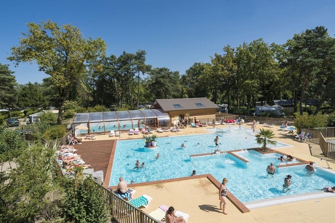 Imagen de los interiores del Hotel Camping La Pin&egrave;de, Excenevex-Plage. Foto 13