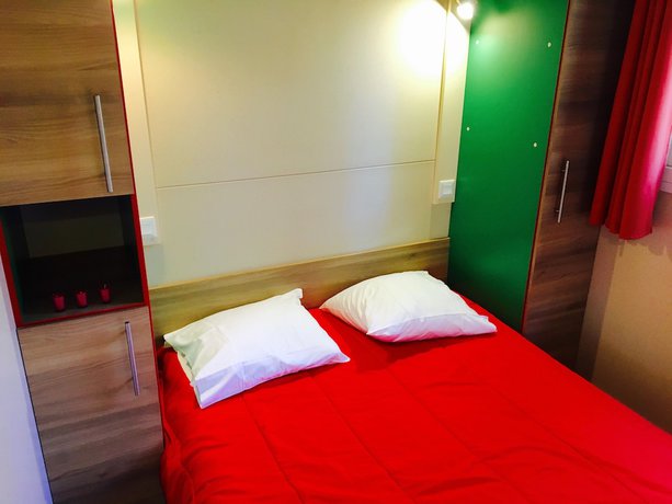 Imagen de la habitación del Hotel Camping La Pin&egrave;de. Foto 13