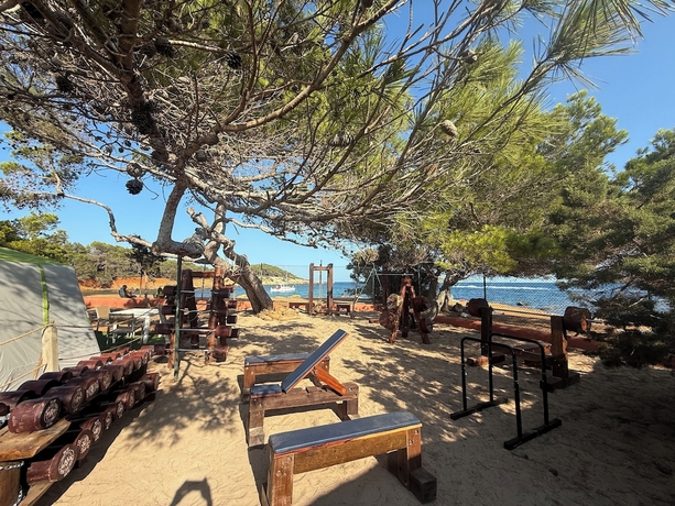 Imagen de los exteriores del Hotel Camping Laplaya Ibiza. Foto 14