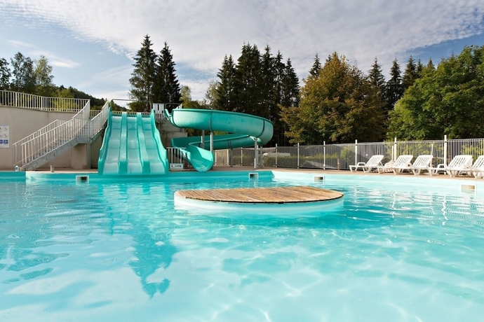 Imagen de la piscina del Hotel Camping Le Fayolan. Foto 18