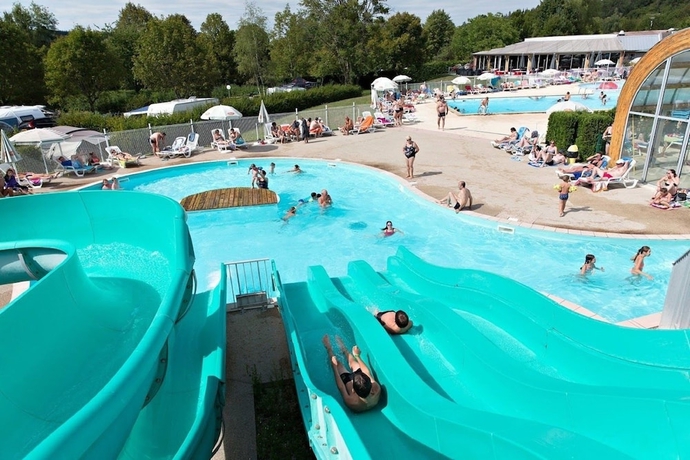 Imagen de la piscina del Hotel Camping Le Fayolan. Foto 19