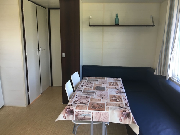 Imagen de la habitación del Hotel Camping Le Mont Joli Bois. Foto 11