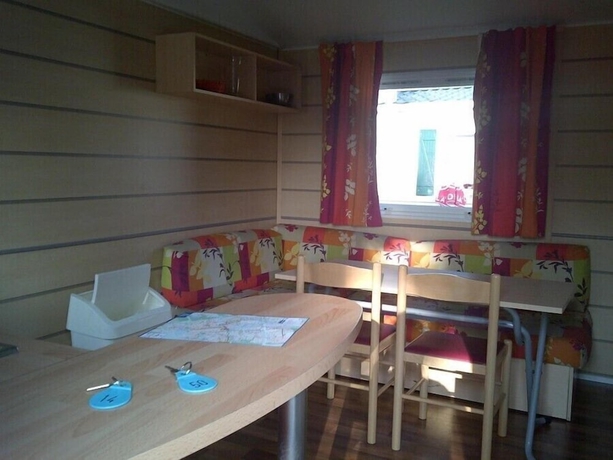 Imagen de la habitación del Hotel Camping Le Mont Joli Bois. Foto 12