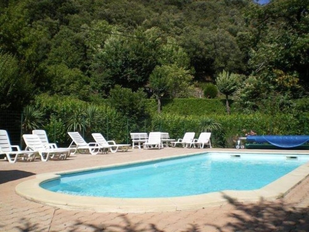 Imagen de la piscina del Hotel Camping Le Mouretou. Foto 18
