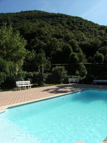 Imagen de la piscina del Hotel Camping Le Mouretou. Foto 19