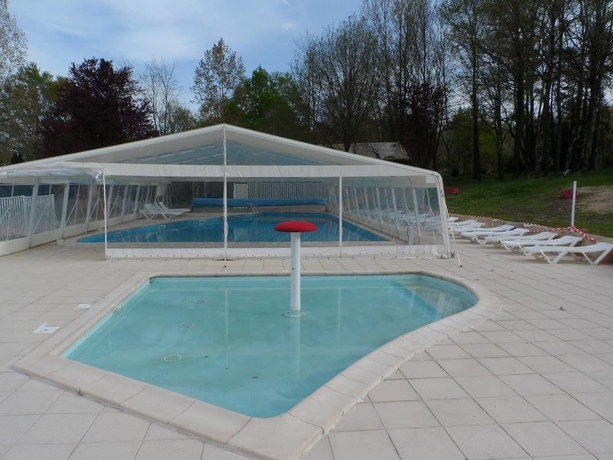 Imagen de la piscina del Hotel Camping Le Repaire - Tente Am&eacute;nag&eacute;e. Foto 16