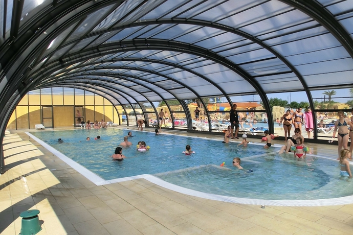 Imagen de la piscina del Hotel Camping Le Soleil de la M&eacute;diterrann&eacute;e. Foto 15