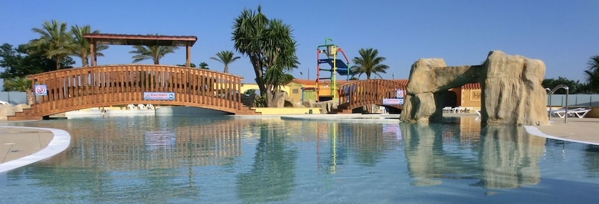 Imagen de la piscina del Hotel Camping Le Soleil de la M&eacute;diterrann&eacute;e. Foto 16