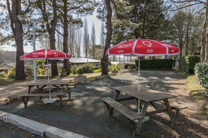 Imagen general del Hotel Camping Les Capucines. Foto 7