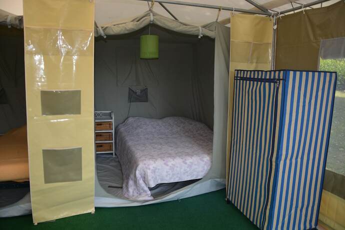 Imagen de la habitación del Hotel Camping Les Chenes Clairs. Foto 11