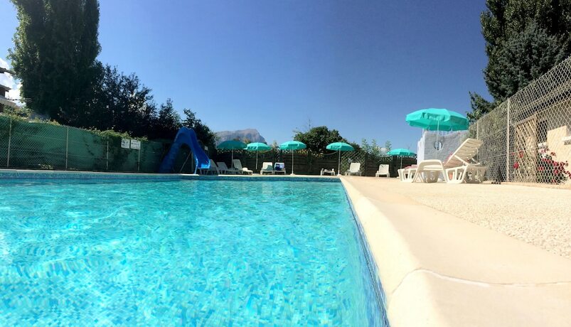 Imagen general del Hotel Camping Les Grillons. Foto 3