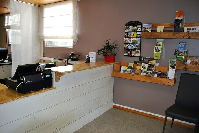 Imagen general del Hotel Camping Les Lacs de Courtes - Chalets. Foto 2