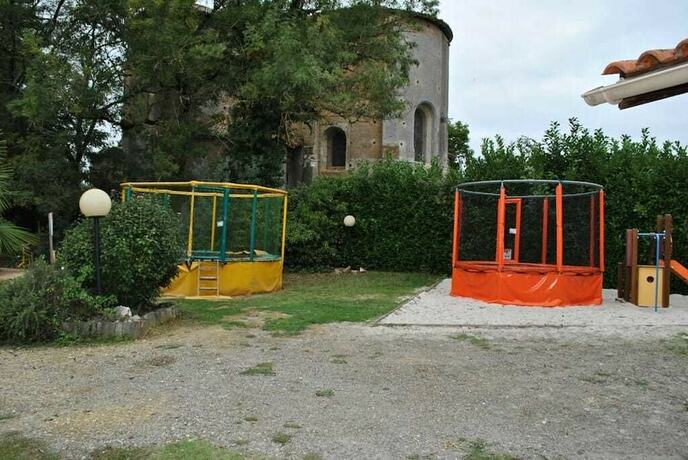 Imagen general del Hotel Camping Les Lacs de Courtes - Chalets. Foto 6