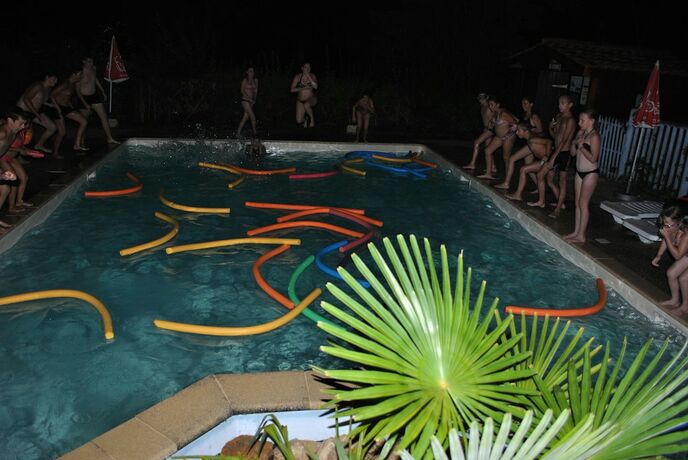 Imagen general del Hotel Camping Les Lacs de Courtes - Chalets. Foto 8