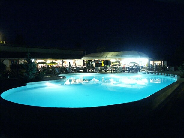 Imagen general del Hotel Camping Les Lacs de Courtes - Chalets. Foto 9