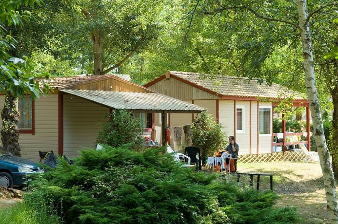 Imagen de la habitación del Hotel Camping Les Lacs de Courtes - Chalets. Foto 19
