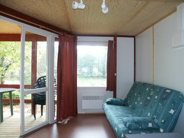 Imagen general del Hotel Camping Les Lacs de Courtes - G&icirc;tes. Foto 4