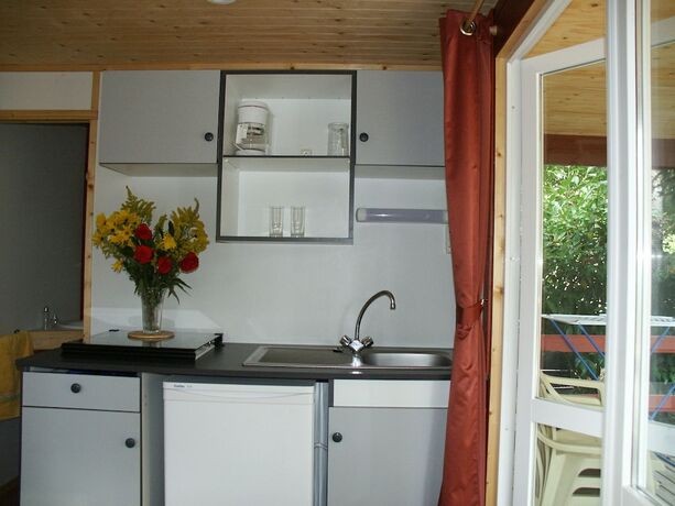 Imagen general del Hotel Camping Les Lacs de Courtes - G&icirc;tes. Foto 9