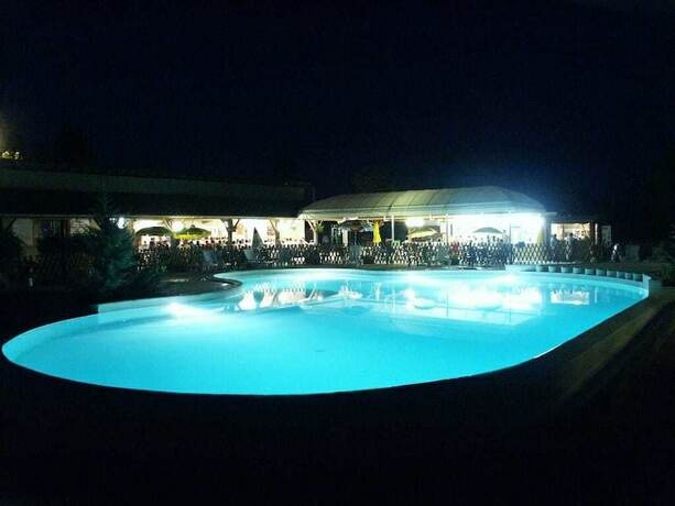 Imagen general del Hotel Camping Les Lacs de Courtes - G&icirc;tes. Foto 14