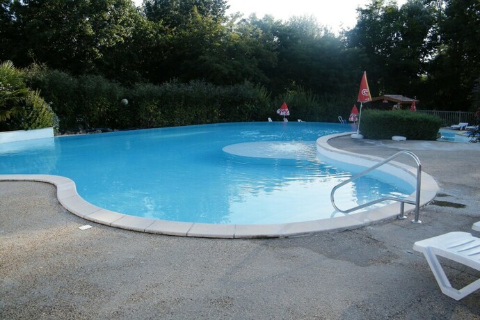 Imagen general del Hotel Camping Les Lacs de Courtes - G&icirc;tes. Foto 16
