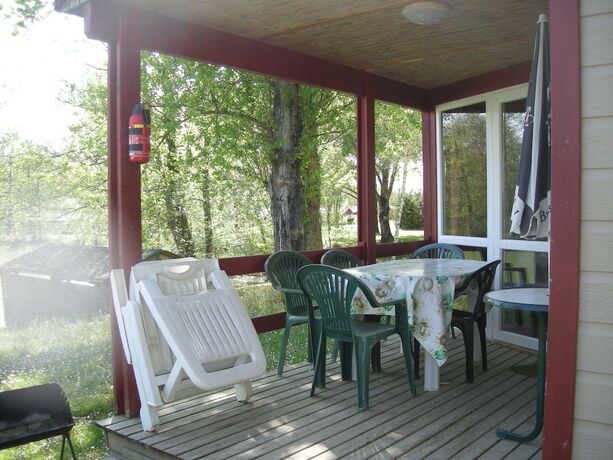 Imagen general del Hotel Camping Les Lacs de Courtes - G&icirc;tes. Foto 18