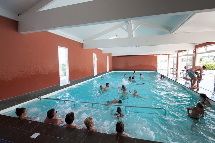 Imagen de la piscina del Hotel Camping Les Places Dorees. Foto 18