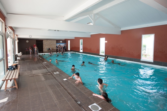 Imagen de la piscina del Hotel Camping Les Places Dorees. Foto 19