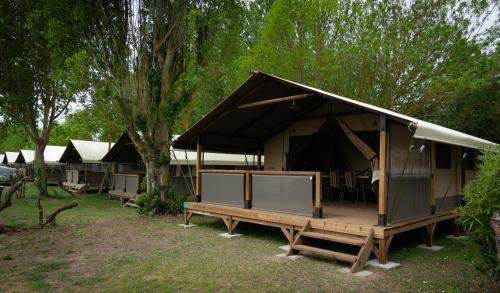 Imagen general del Hotel Camping Les Portes en R&eacute;. Foto 4