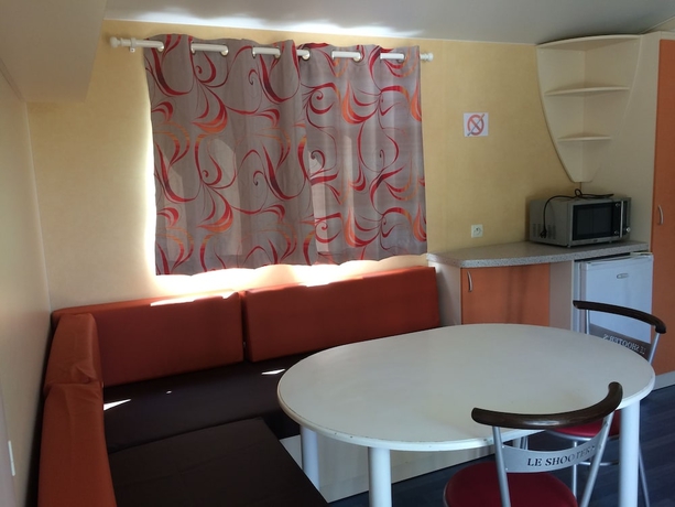 Imagen de la habitación del Hotel Camping Les Poutiroux - Mobilhome. Foto 11
