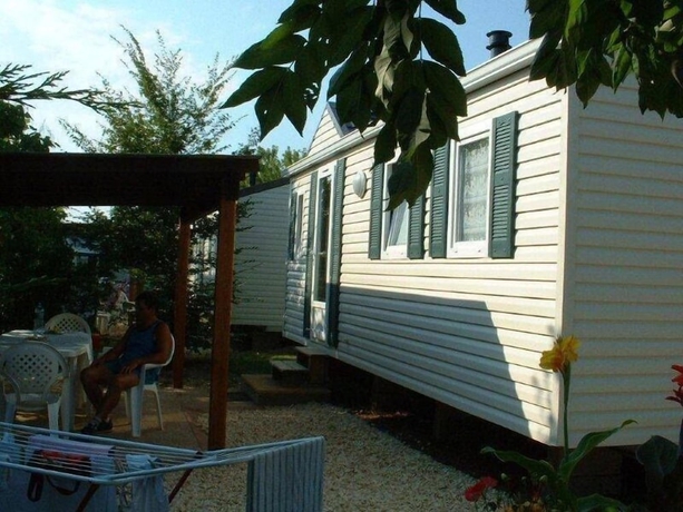 Imagen de la habitación del Hotel Camping Les Poutiroux - Mobilhome. Foto 17