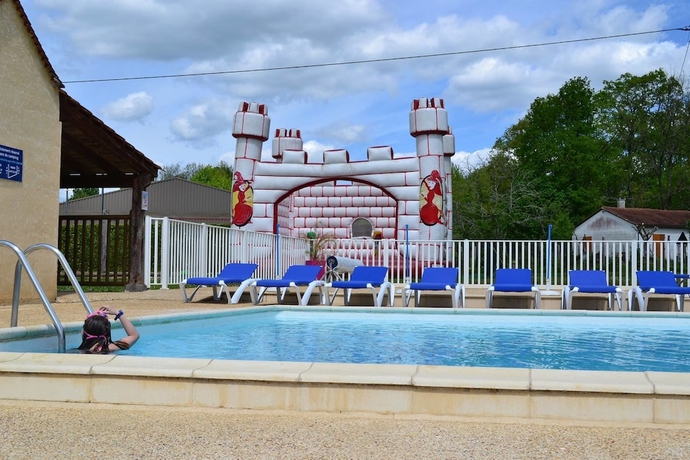 Imagen de la piscina del Hotel Camping Les Poutiroux - Mobilhome. Foto 19