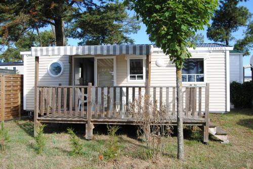 Imagen de la habitación del Hotel Camping Les Violettes. Foto 8