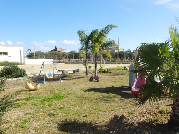 Imagen de los exteriores del Hotel Camping Lilybeo Village. Foto 12