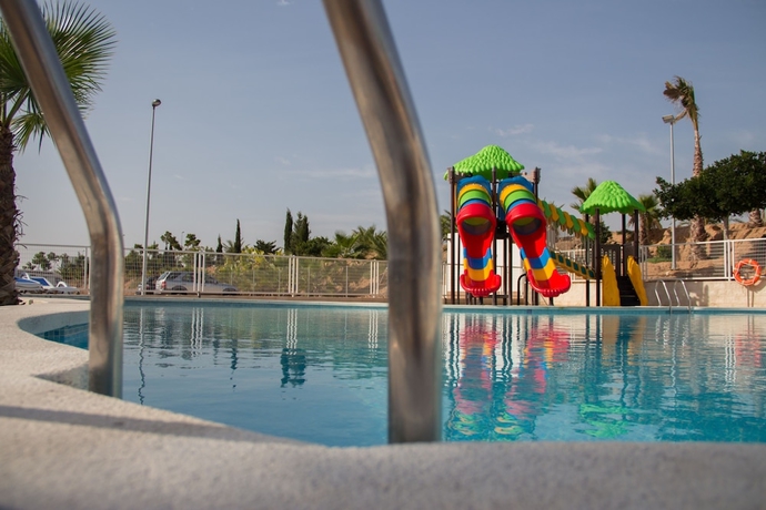 Imagen de la piscina del Hotel Camping Lo Monte. Foto 19