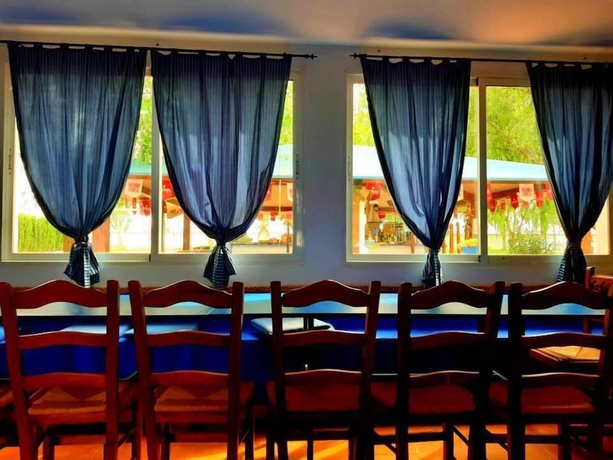 Imagen del bar/restaurante del Hotel Camping Los Arenales. Foto 5