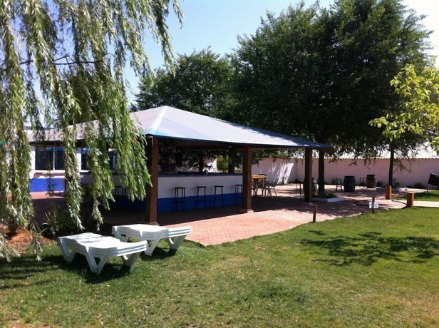 Imagen de los exteriores del Hotel Camping Los Arenales. Foto 15
