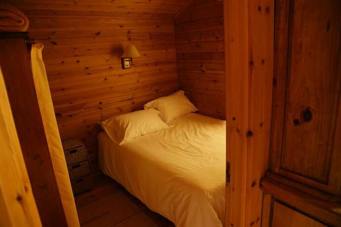Imagen de la habitación del Hotel Camping Los Manzanos. Foto 16