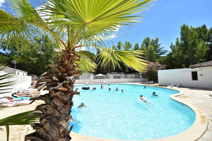 Imagen de la piscina del Hotel Camping Ma&iuml;ana Resort. Foto 14