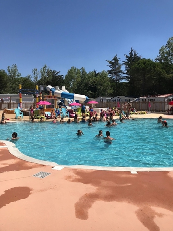 Imagen de la piscina del Hotel Camping Ma&iuml;ana Resort. Foto 15
