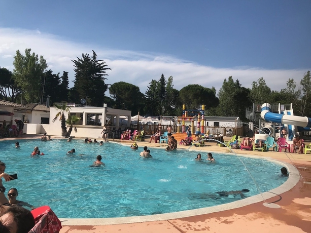 Imagen de la piscina del Hotel Camping Ma&iuml;ana Resort. Foto 16