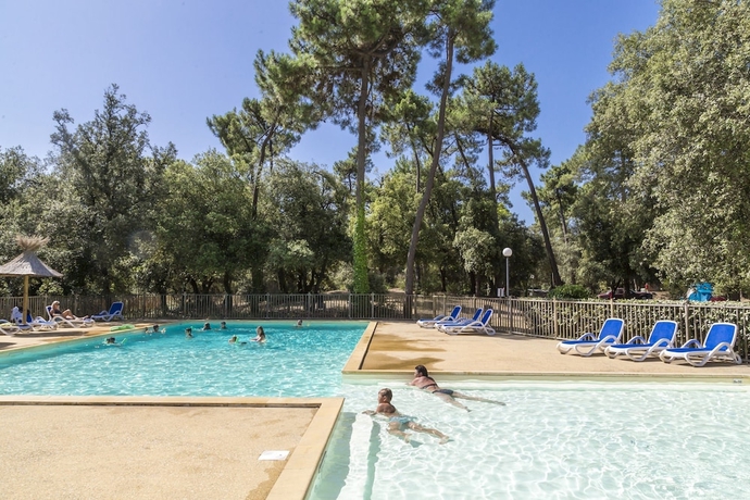 Imagen de la piscina del Hotel Camping Monplaisir. Foto 18