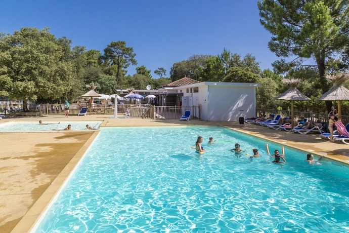 Imagen de la piscina del Hotel Camping Monplaisir. Foto 19