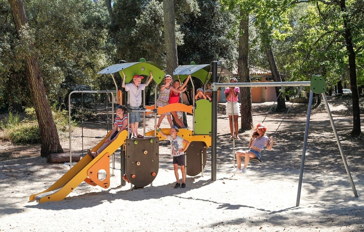 Imagen de los exteriores del Hotel Camping Monplaisir. Foto 12