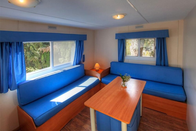 Imagen de la habitación del Hotel Camping Naturista El Port&uacute;s. Foto 3