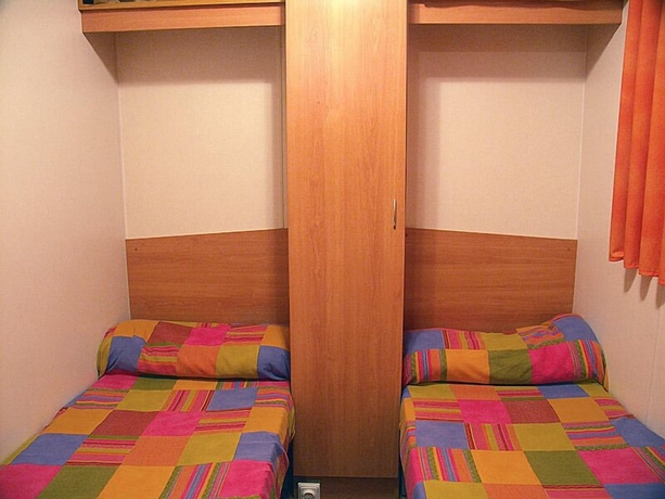 Imagen de la habitación del Hotel Camping Naturista El Port&uacute;s. Foto 12