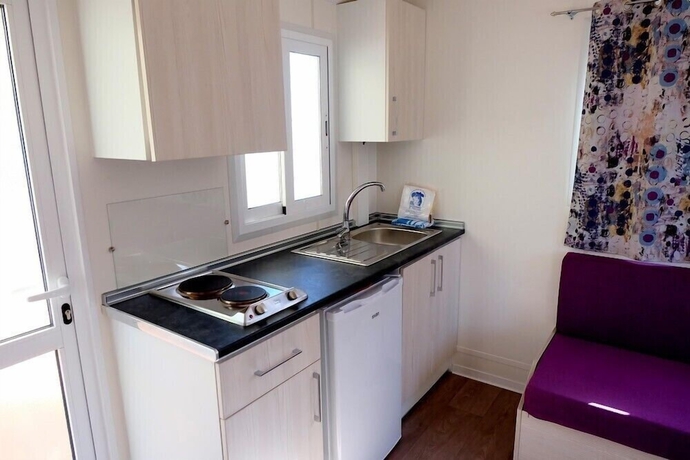 Imagen de la habitación del Hotel Camping Naturista El Port&uacute;s. Foto 16