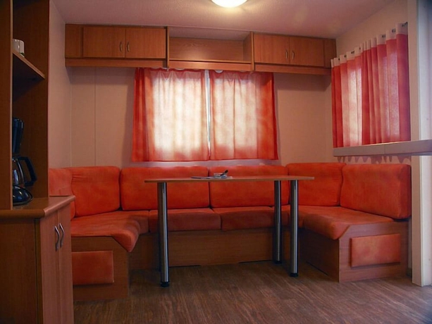 Imagen de la habitación del Hotel Camping Naturista El Port&uacute;s. Foto 19