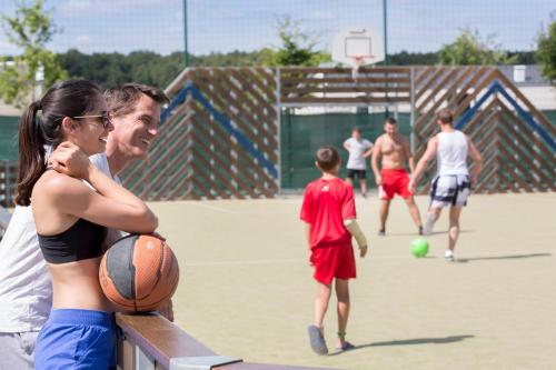 Imagen general del Hotel Camping Officiel Siblu Domaine de Dugny. Foto 4