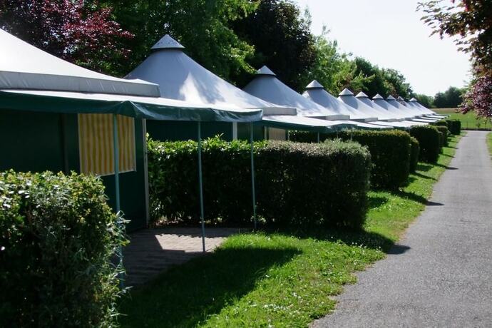 Imagen general del Hotel Camping Parc de Charouzech. Foto 5